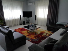 Отель Bourlis Apartments  Аспровальта